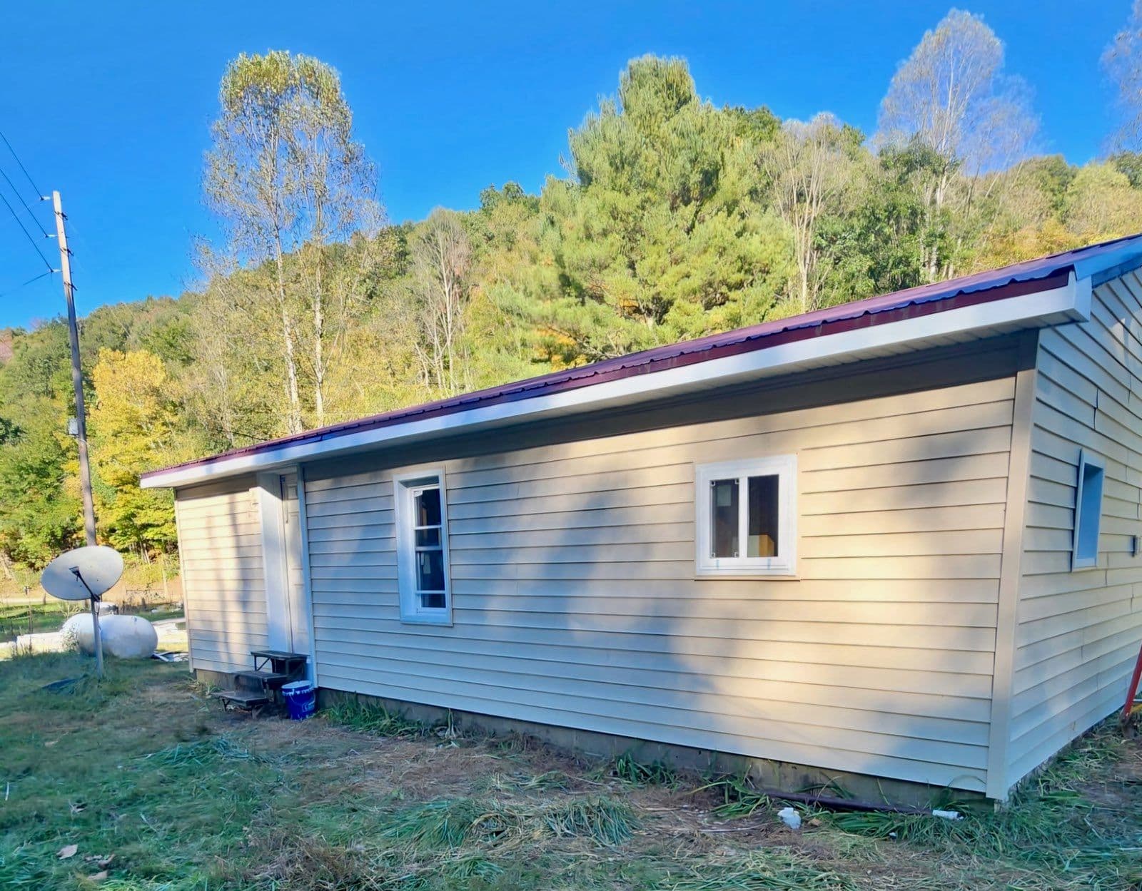 Project Laurelville Vinyl Siding Upgrade - Saddle Color image